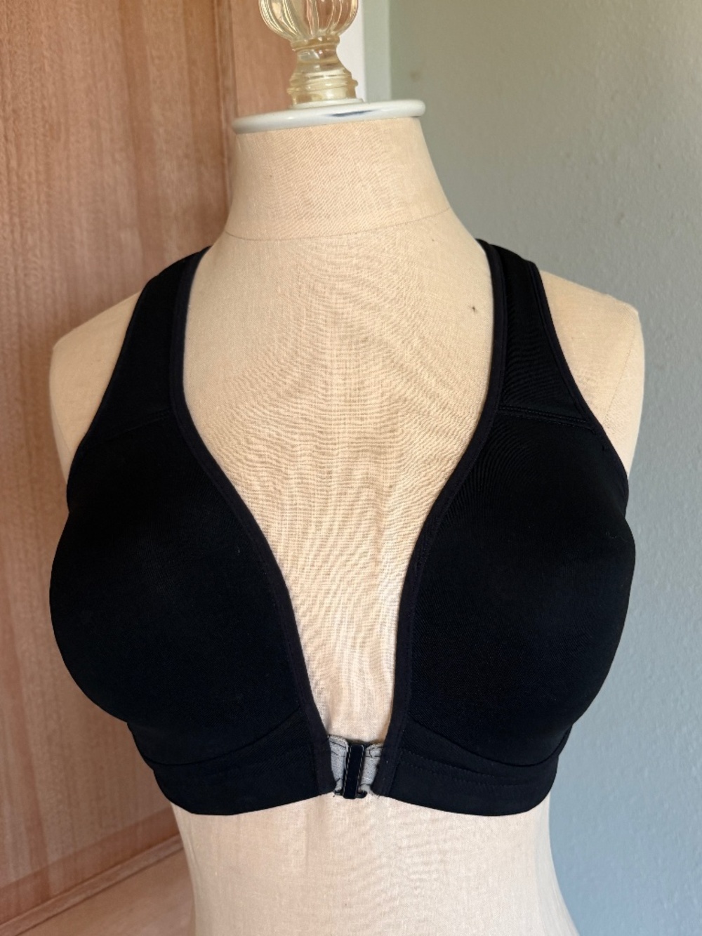 Black Danskin Athletic Sports Racerback Front Closure Bra 36C